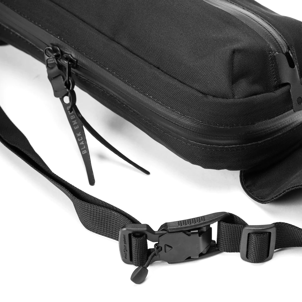 BLACK EMBER　TECH KIT SLING Black Ember's Tech-Kit Sling Delivers a Big Hit in a Small